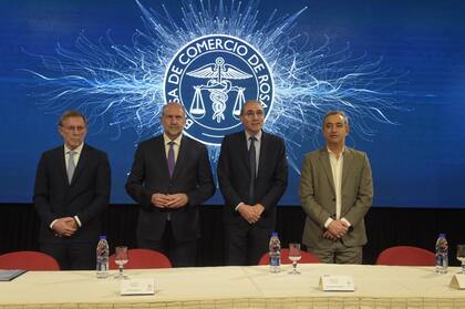 El secretario de Agricultura, Juan José Bahillo; el gobernador de Santa Fe, Omar Perotti; el presidente de la Bolsa de Comercio de Rosario (BCR), Miguel Simioni, y el intendente de Rosario, Pablo Pablo Javkin