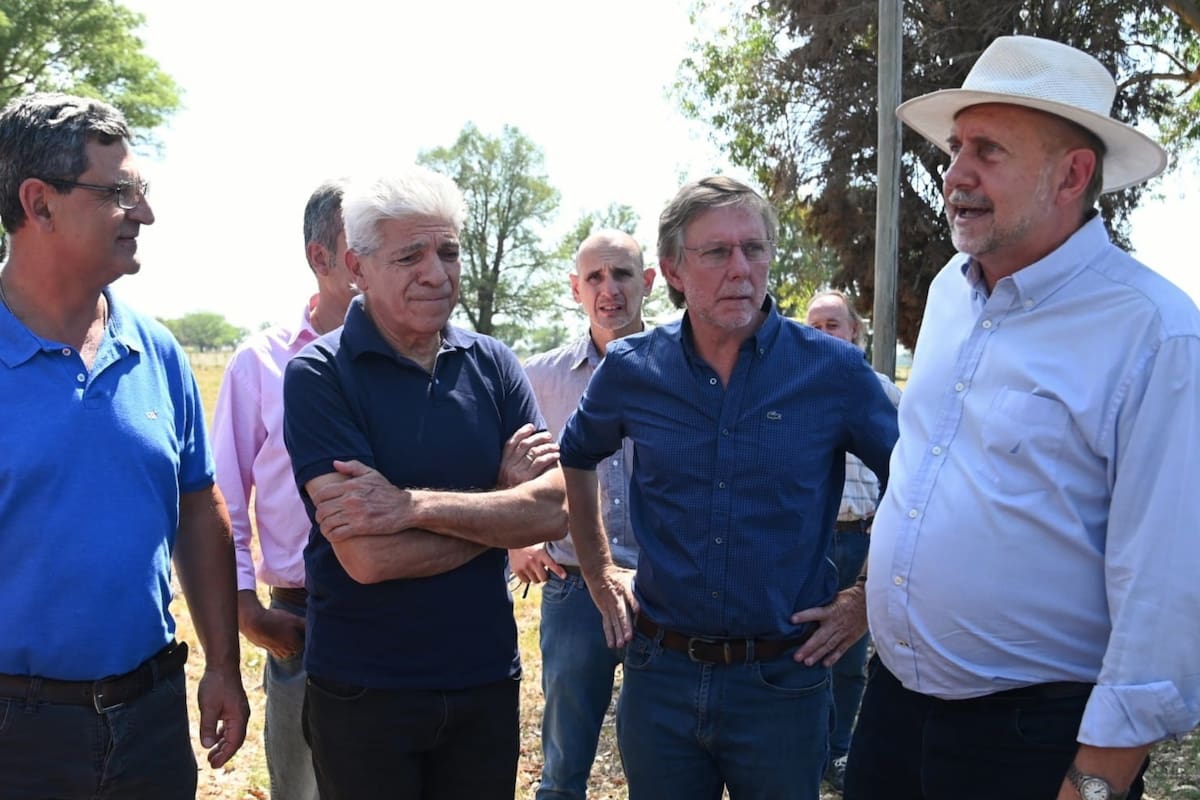 El secretario de Agricultura, Juan José Bahillo y el gobernador de Santa Fe, Omar Perotti recorrieron las zonas más afectadas por la sequía
