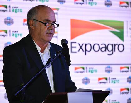 El secretario de Agricultura, Sergio Iraeta
