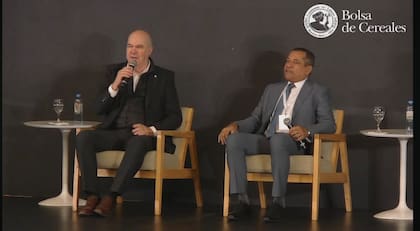 El secretario de Agricultura, Sergio Iraeta, y Cleber Oliveira Soares, secretario ejecutivo del Ministerio de Agricultura y Pecuaria brasileño