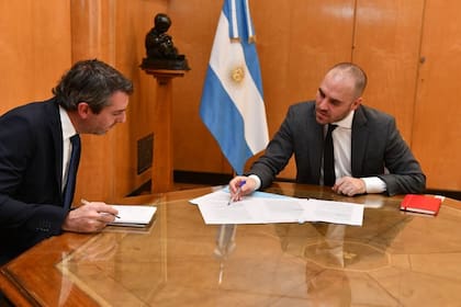 El secretario de Comercio, Guillermo Hang, en una reunión con el ministro de Economía, Martín Guzmán