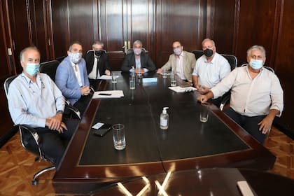El secretario de Comercio Interior de la Nación, Roberto Feletti compartió en las redes una foto junto a autoridades de la CIA