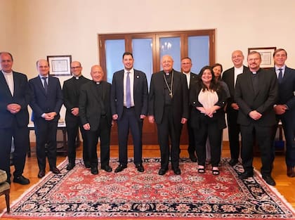 El secretario de Culto y Civilización del gobierno argentino, Agustín Caulo, se encuentra en el Vaticano y se reunió con dignatarios de la Iglesia en la embajada argentina en Roma