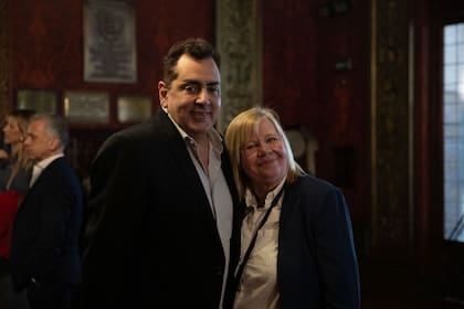 El secretario de Cultura de la Nación, Leonardo Cifelli, felicitó a la dramaturga Marisé Monteiro, autora teatral de la obra,
