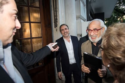 El secretario de Cultura Leonardo Cifelli, Alberto Negrín, director del Centro Cultural Borges, y el escritor Santiago Kovadloff