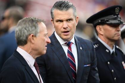 El secretario de Defensa de EEUU, Pete Hegseth, al margen de un partido de la NFL, el 9 de noviembre de 2025, en Landover, Maryland