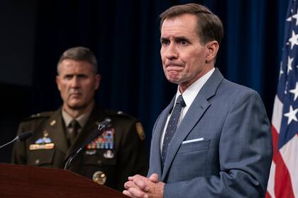El secretario de Defensa Lloyd Austin habla con la prensa en el Pentágono el miércoles 18 de agosto de 2021, en Washington. (AP Foto/Alex Brandon)
