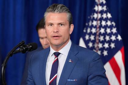 El secretario de Defensa Pete Hegseth durante una conferencia de prensa el 3 de enero de 2026, en Palm Beach, Florida