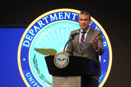 El secretario de Defensa, Pete Hegseth, habla en una conferencia en la Universidad Purdue Fort Wayne, el 12 de noviembre de 2025