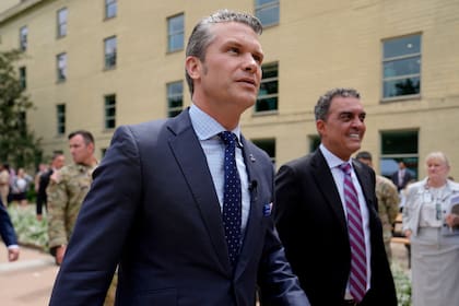 El secretario de Defensa, Pete Hegseth , y el subsecretario de Defensa para Investigación e Ingeniería, Emil Michael