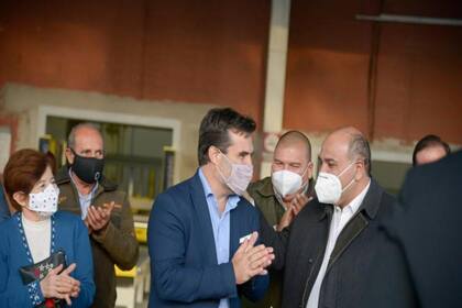 El secretario de Energía, Darío Martínez, con el gobernador de Tucumán, Juan Manzur, en la visita a un ingenio azucarero
