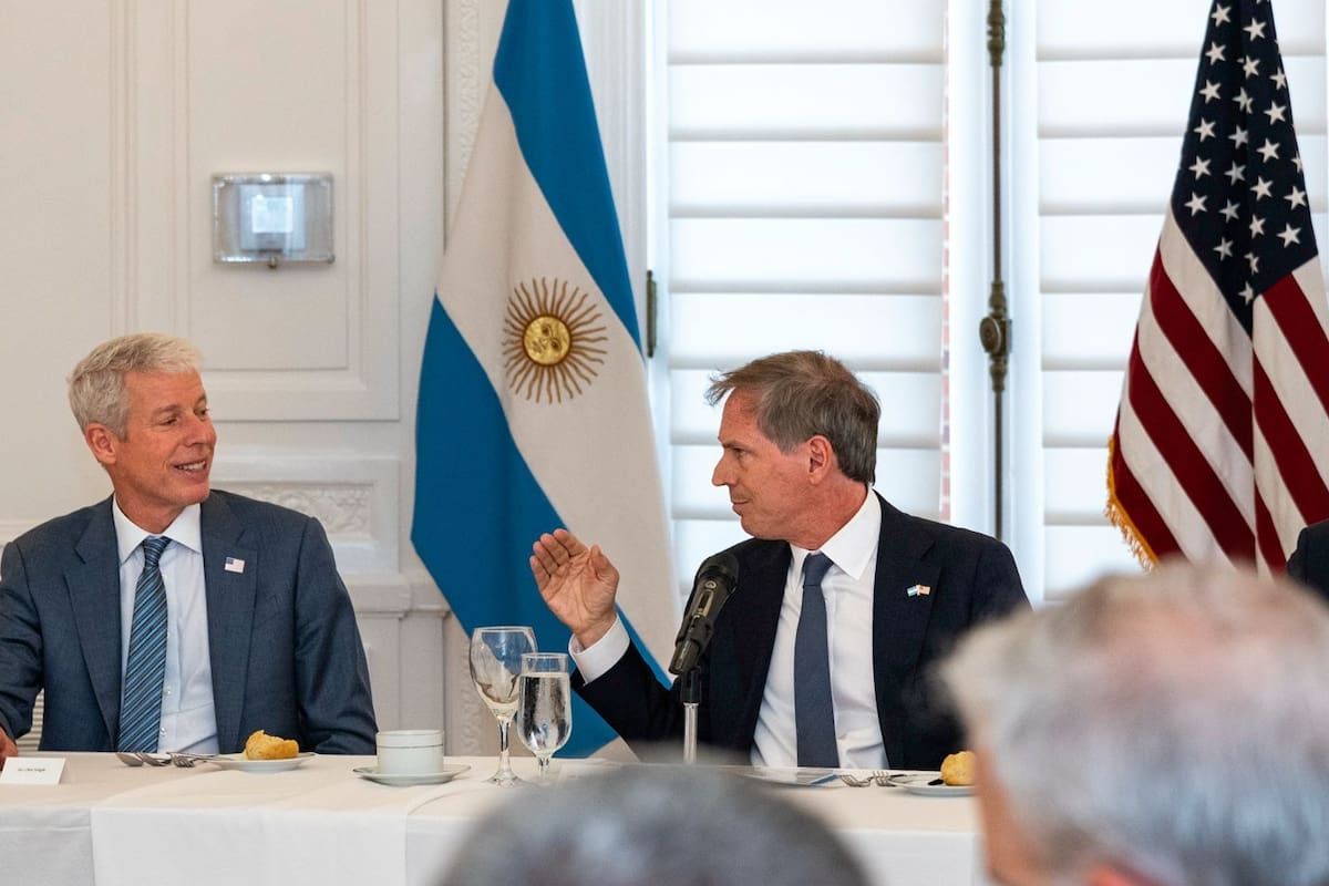 El Secretario de Energía de EE. UU., Chris Wright, en la embajada argentina en Washington
