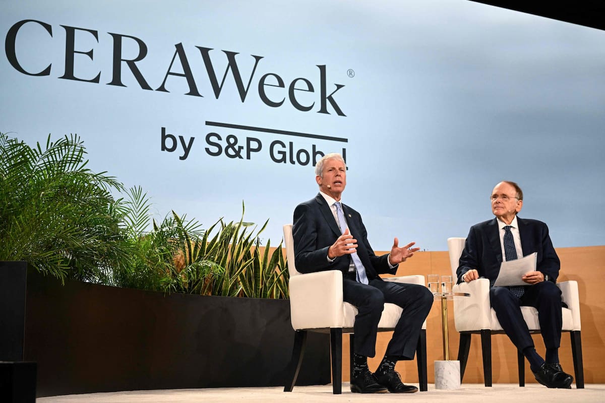 EL secretario de Energía de EE.UU., Chris Wright, y Daniel Yergin, vicepresidente de S&P Global, en la CERAWeek, en Houston.