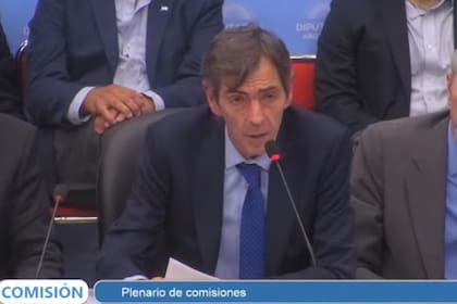 El secretario de Energía de la Nación, Eduardo Rodríguez Chirillo, dijo que el corte obligatorio se aumentará de 7% a 10% en biodiésel, para llegar al 15% en el 2026
