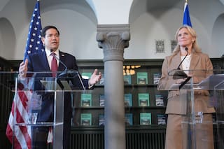 Rubio trata de calmar temores en Islandia tras controversiales mensajes de Trump en redes sociales