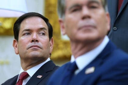 El secretario de Estado, Marco Rubio, del secretario del Tesoro, Scott Bessent, en el Salón Oval, en la Casa Blanca, en Washington.