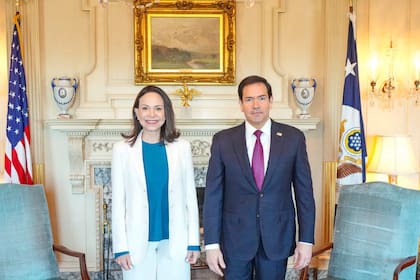 El secretario de Estado, Marco Rubio, junto a María Corina Machado