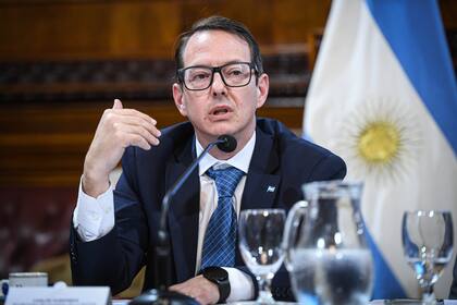 El secretario de Hacienda, Carlos Guberman