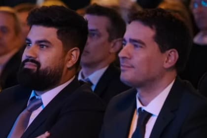 El secretario de Medios, Fabián Fernández, y el vocero presidencial, Adrián Ravier