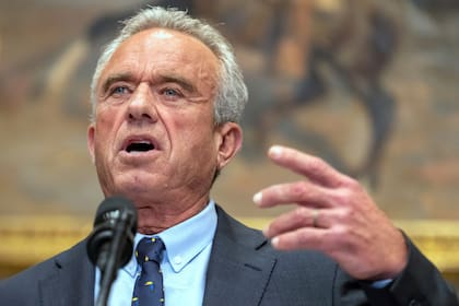 El secretario de Salud y Servicios Humanos de Estados Unidos, Robert F. Kennedy Jr., habla en un evento en la Sala Roosevelt de la Casa Blanca, el lunes 12 de mayo de 2025, en Washington