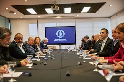 El secretario de Trabajo, Julio Cordero, recibió el martes a la CGT y hoy no pudo encaminar la reunión por el salario mínimo