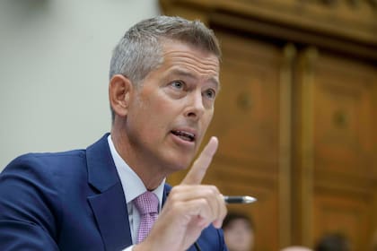 El secretario de Transporte de Estados Unidos, Sean Duffy, recibió el pedido de ampliar el bono a más trabajadores de la FAA