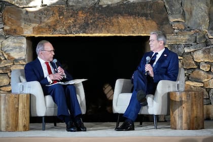 El secretario del Tesoro, Scott Bessent, en su diálogo con el presentador conservador Larry Kudlow, en la cumbre del G-20 en Asheville.