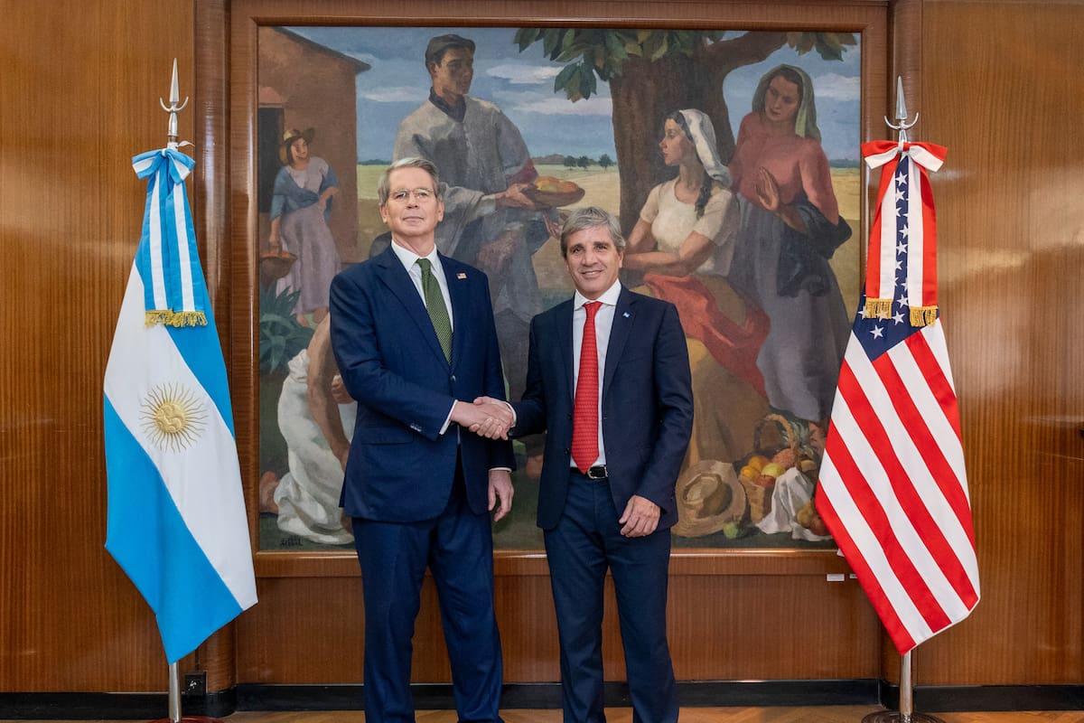 El secretario del Tesoro, Scott Bessent, y el ministro de Economía, Luis Caputo.