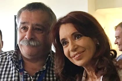 El secretario general de la Asociación del Personal Aeronáutico (APA) junto a la expresidenta y actual vice Cristina Kirchner