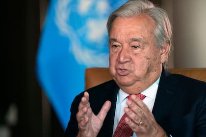 El secretario general de Naciones Unidas, António Guterres, habla durante una entrevista el lunes 9 de septiembre de 2024 en la sede de la ONU. (AP foto/Pamela Smith)