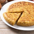 El secreto de chefs españoles para lograr la tortilla de papas irresistible