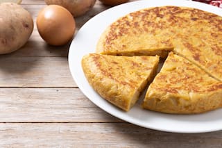 El secreto de chefs españoles para lograr la tortilla de papas irresistible