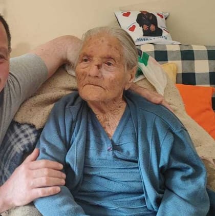 El secreto de Lucía reside en comer verduras, un caldo en la noche y rezar
