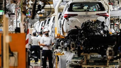 El sector automotriz fue el principal factor del déficit comercial con Brasil impulsado por un boom importador de vehículos y autopartes
