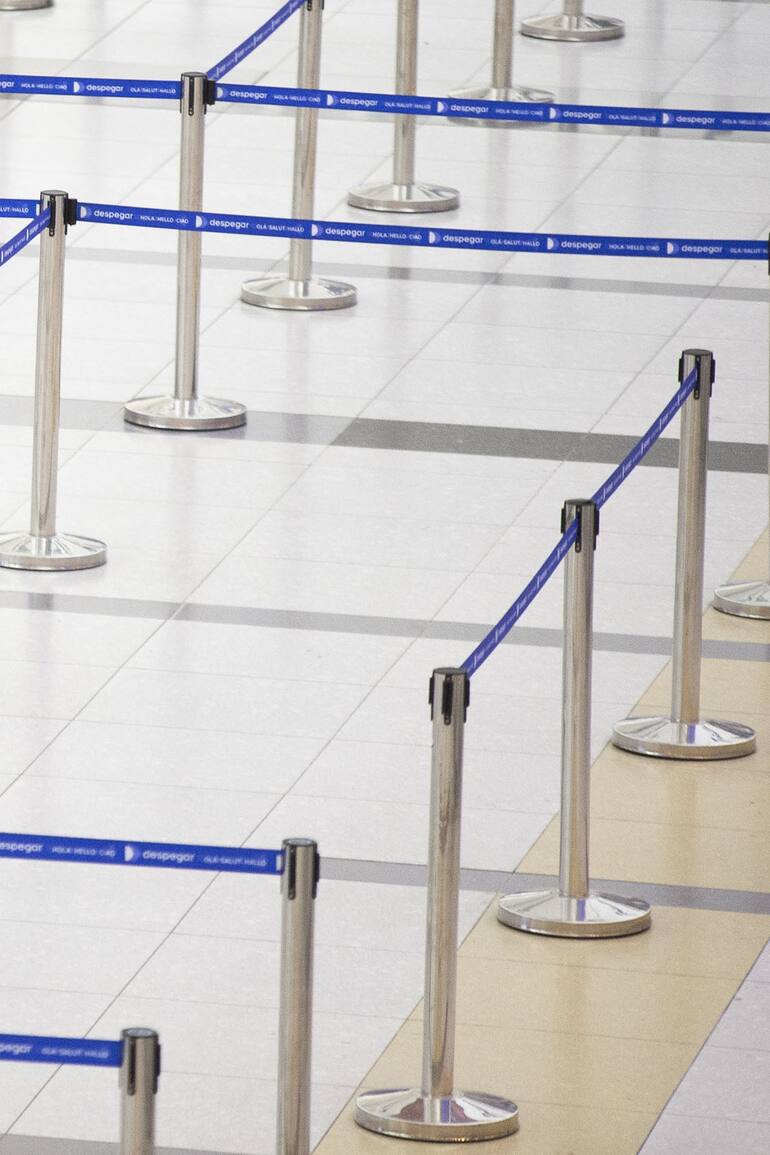El sector de desembarcos de Ezeiza, vacío tras la llegada de los últimos vuelos de repatriación, a fines de marzo