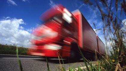 El sector de transportes señala que tiene 100.000 vacantes que no ha podido llenar.