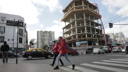 Antes de invertir en un proyecto apto para blanqueo, es esencial evaluar cuidadosamente la ubicación, junto con el desarrollador y la estructura legal del proyecto