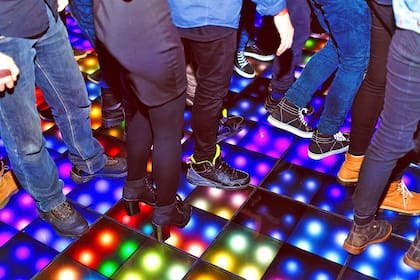 El sector fue el primero en cerrar, incluso antes de la cuarentena obligatoria impuesta el 19 de marzo pasado, y también será uno de los últimos en abrir; cómo será la vuelta al baile y a los recitales