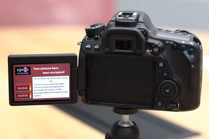 El secuestro de información mediante la encriptación de archivos ahora llega a las cámaras fotográficas digitales por una vulnerabilidad en el sistema de transferencia inalámbrica de fotos y videos