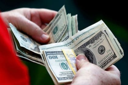 El segmento informal bajó a causa de menor oferta de pesos y caída de bonos en dólares