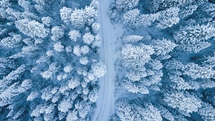 El segundo cambio se realiza al comenzar el invierno, atrasando una hora los relojes