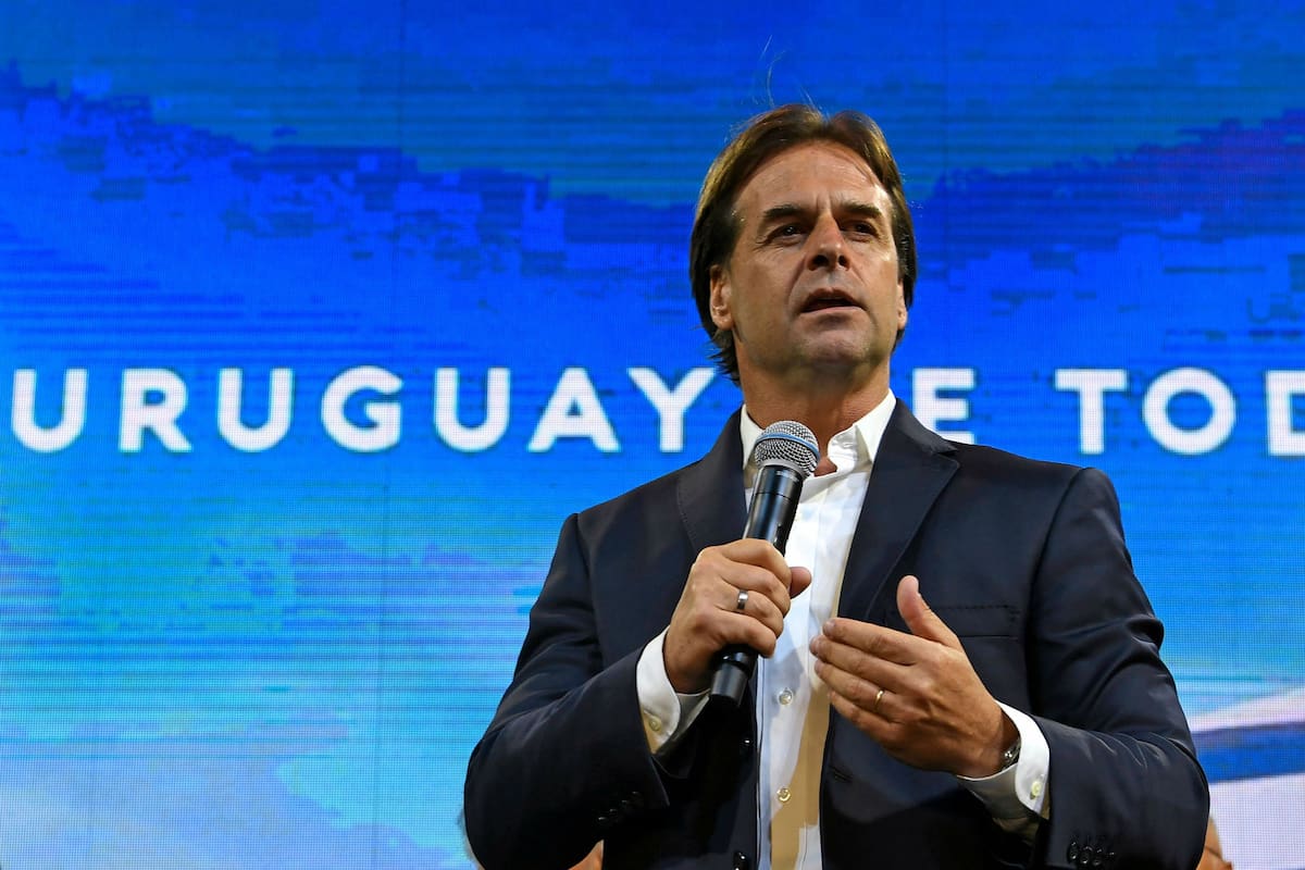 El segundo escrutinio de la Corte Electoral confirmó que el candidato del Partido Nacional, Luis Lacalle Pou, alcanzó una ventaja indescontable frente a Daniel Martínez y será el próximo presidente de Uruguay