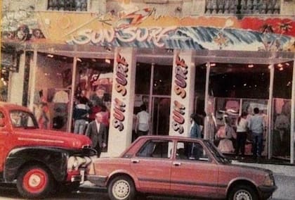 El segundo local fue abierto en la Galería Churba, hoy conocida como Galería Juramento.