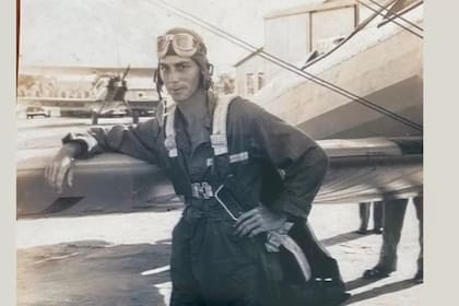 El segundo teniente Gilbert Haldeen Myers desapareció después de que su avión se estrellara sobre Sicilia en 1943