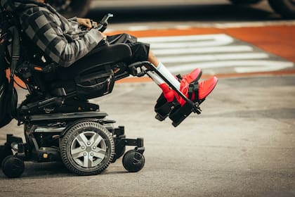 El Seguro Social apoya a las personas que no pueden trabajar, como a los adultos mayores y a quienes presentan una discapacidad (Unsplash/Jon Tyson)