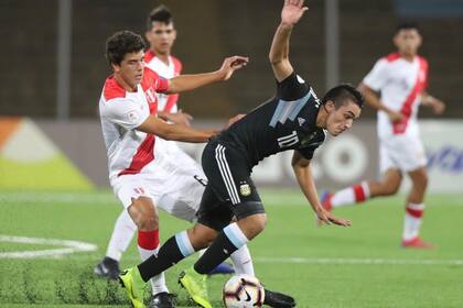 El seleccionado argentino de fútbol Sub 17 igualó anoche sin goles con su par de Perú