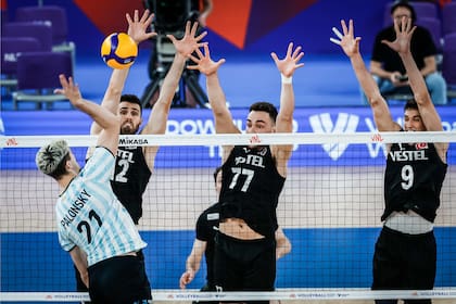 El seleccionado argentino de vóleibol está al borde de la clasificación para los Juegos Olímpicos de París; este viernes se enfrentará con Polonia en la Liga de Naciones.