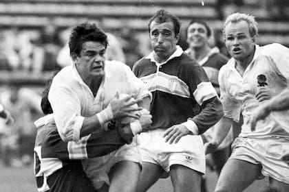 El seleccionado inglés se llevó una sorpresa en la apertura de la gira de 1990; "vamos a abrirle la pelota desde todos lados", pidió Porta a sus compañeros antes del partido.