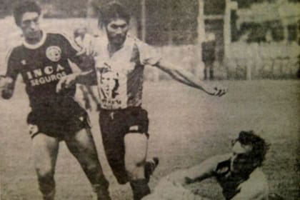 El semblante del expresidente en la casaca de Deportivo Armenio. Crédito: enunabaldosa.com