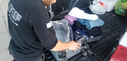 El semen de cerdo estaba fraccionada en 60 sachets de 100 ml, ocultos bajo prendas de vestir